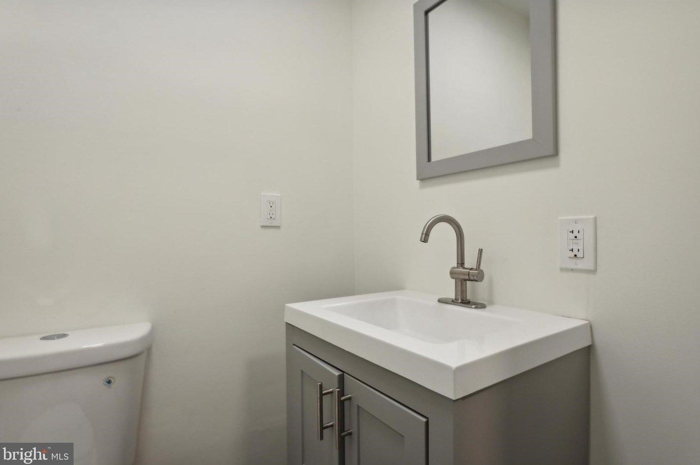 1833 Mutter St, Philadelphia PA 19122-2418 exterior