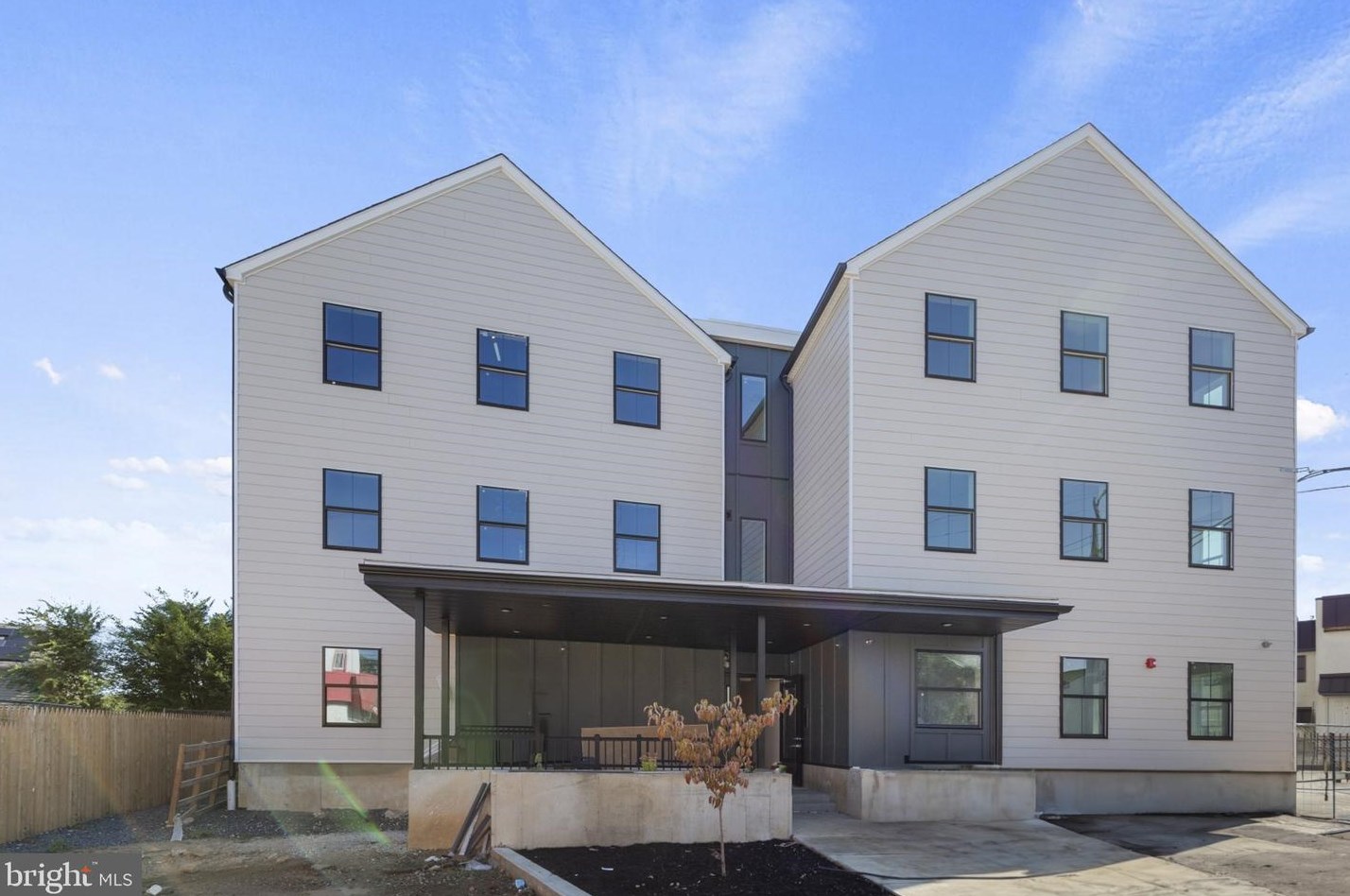 7037 Ridge Ave, Philadelphia PA  19128-3219 exterior