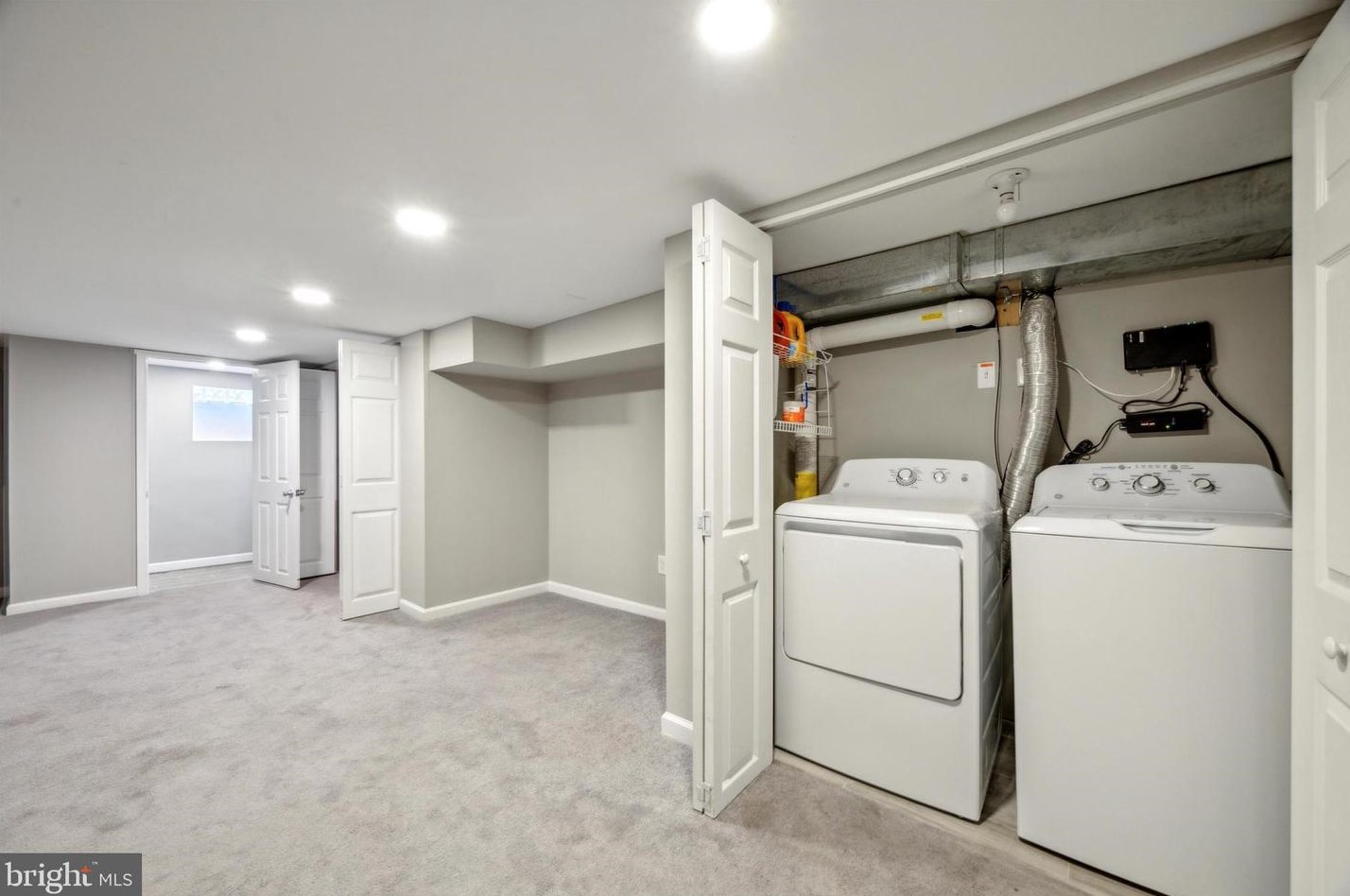 421 Shurs Ln, Philadelphia PA 19128-3502 exterior