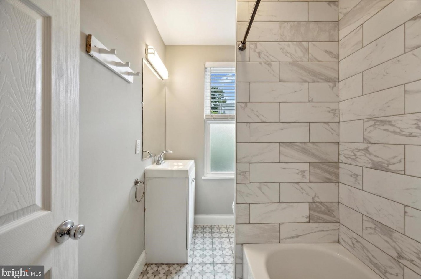 421 Shurs Ln, Philadelphia PA 19128-3502 exterior