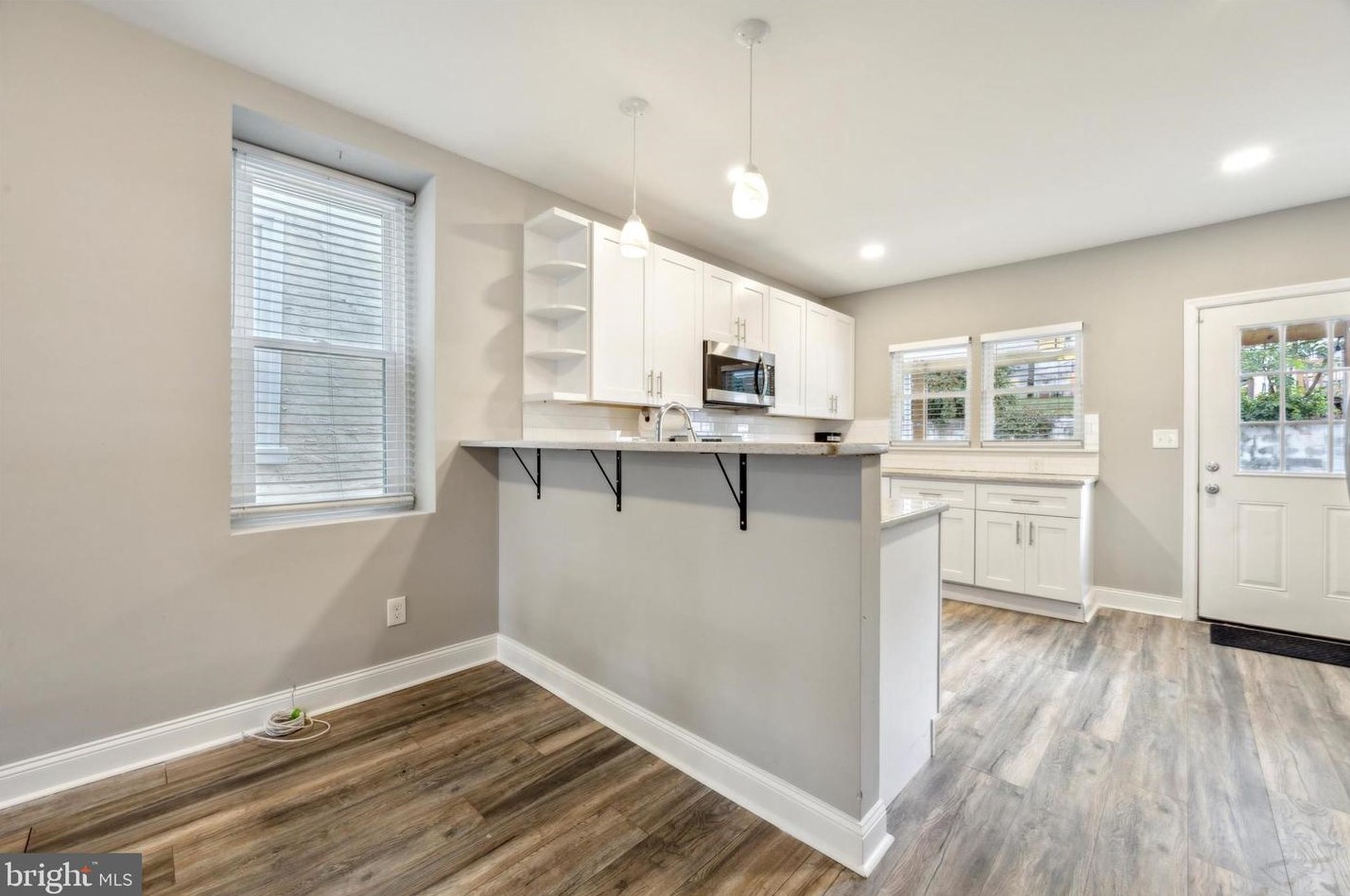 421 Shurs Ln, Philadelphia PA 19128-3502 exterior