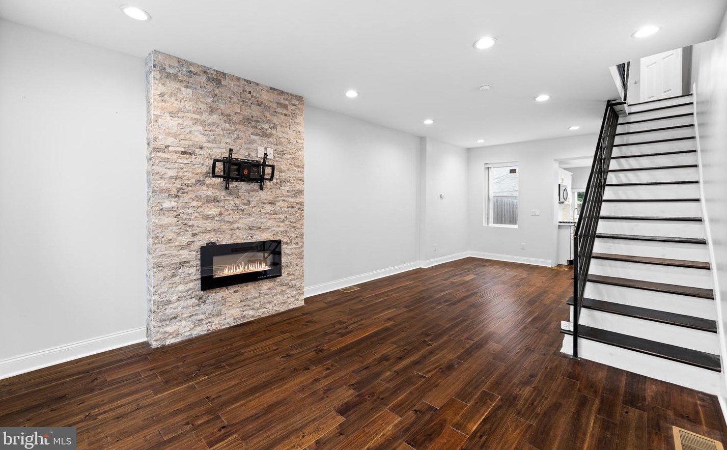 2609 Tulip St, Philadelphia, PA 19125-1815