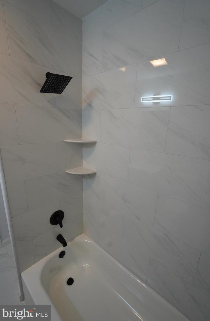 2129 Sanger St, Philadelphia PA 19124-1106 exterior