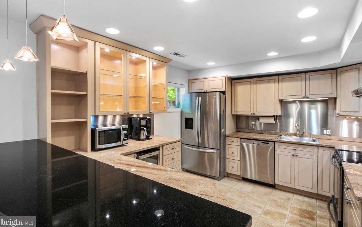 719 Philip St, Philadelphia, PA 19147-3314