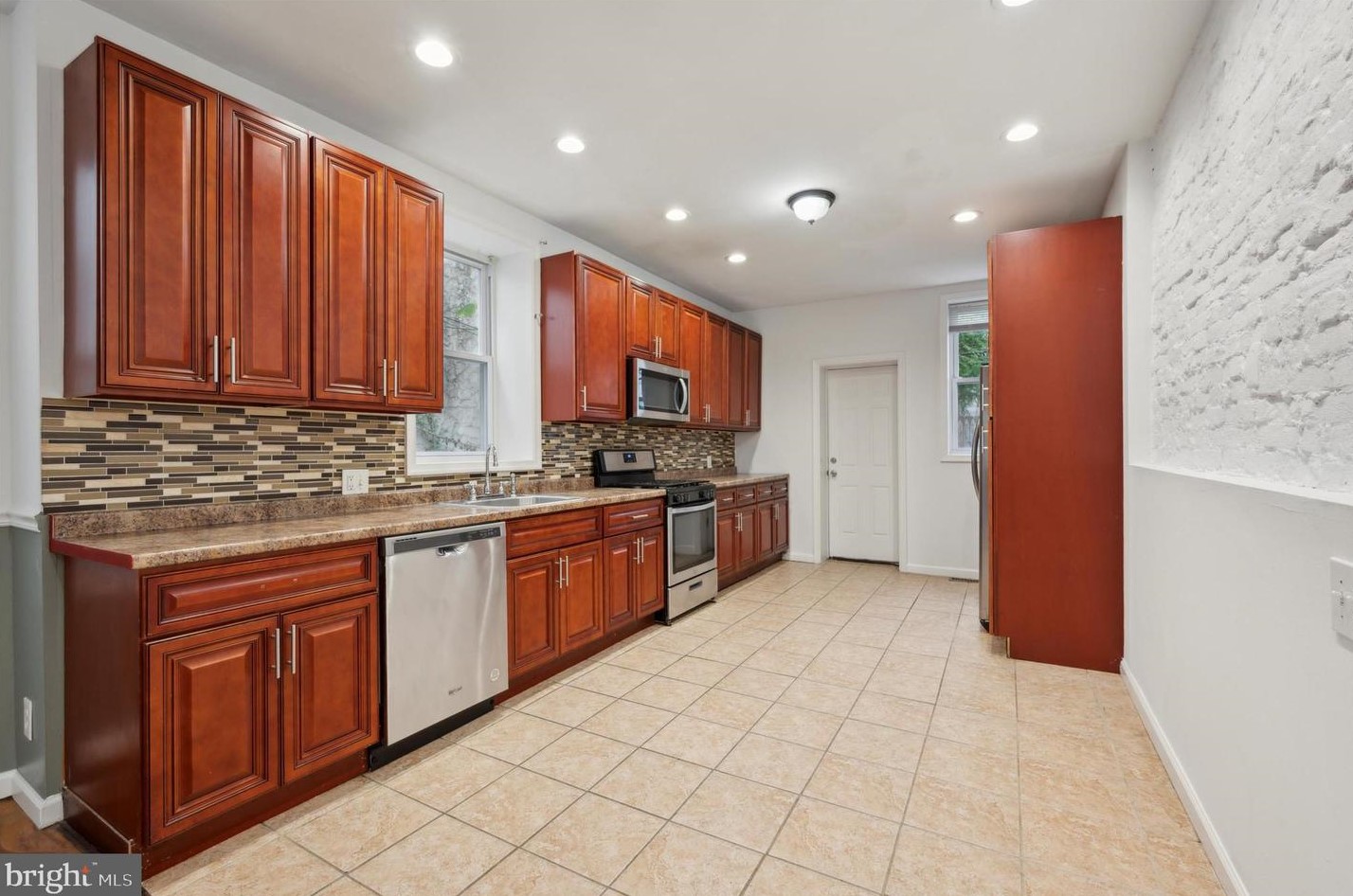 5459 Pine St, Philadelphia, PA 19143-1416