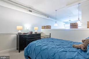 242941 Locust St, Philadelphia, PA 19103 - Photo 12