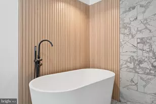 2321 Mountain St, Philadelphia, PA 19145 - Photo 22