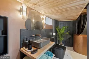 1522 Brown St, Philadelphia, PA 19130 - Photo 16