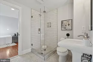 1215 Spruce St, Philadelphia, PA 19107 - Photo 22