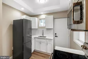 2445 Ingersoll St, Philadelphia, PA 19121 - Photo 8