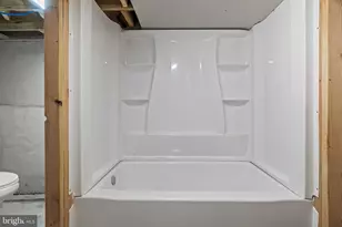 6038 Cedar Ave, Philadelphia, PA 19143 - Photo 18