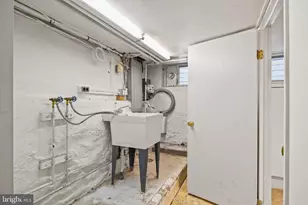 526 S LeCount St, Philadelphia, PA 19146 - Photo 44