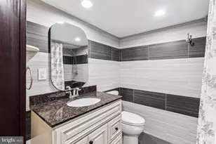 2504 E York St, Philadelphia, PA 19125 - Photo 18