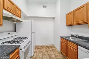 1606 Wallace St, Philadelphia, PA 19130 - Photo 4