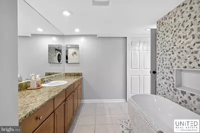 2001 Hamilton #2001, Philadelphia, PA 19130 - Photo 32