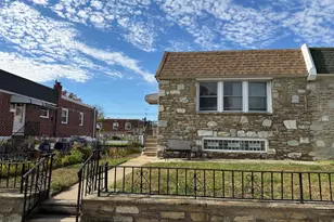 2018 Greymont St, Philadelphia, PA 19116 - Photo 4