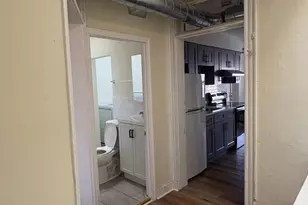 228 N 10th St, Philadelphia, PA 19107 - Photo 2