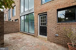 242 Locust St, Philadelphia, PA 19106 - Photo 52