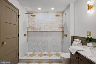 242 Locust St, Philadelphia, PA 19106 - Photo 40