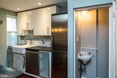 2218 Pemberton Street, Philadelphia, PA 19146 - Photo 10