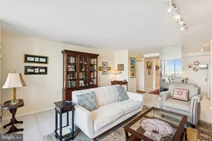 604 S Washington Square, Philadelphia, PA 19106 - Photo 2