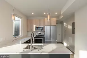 920 N 15th St, Philadelphia, PA 19130 - Photo 12