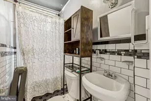 1018 S 49th St, Philadelphia, PA 19143 - Photo 24