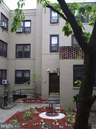 1934 Waverly St #a100, Philadelphia, PA 19146