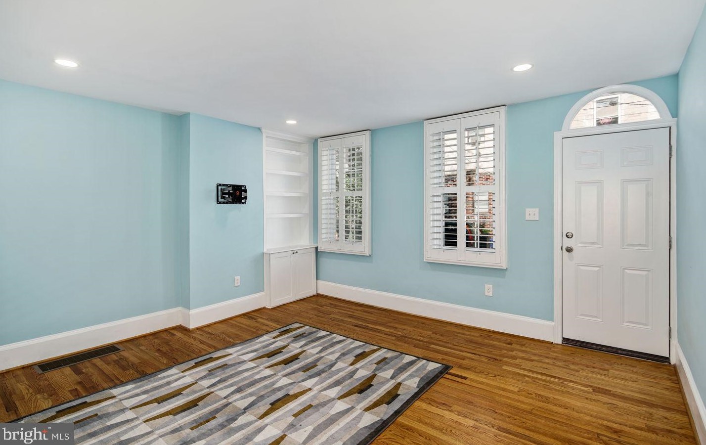 1916 Montrose St, Philadelphia, PA 19146-2629
