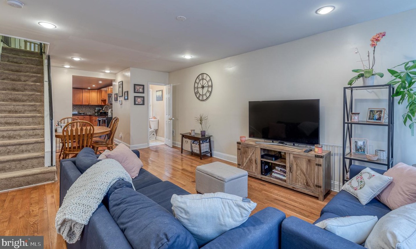 1926 Alter St, Philadelphia, PA 19146-2802
