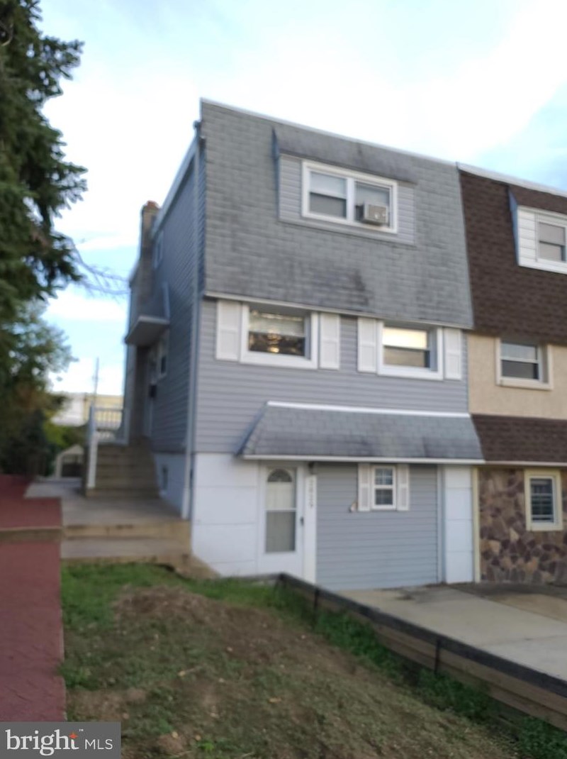 2829 Sebring Rd, Philadelphia, PA 19152-1612