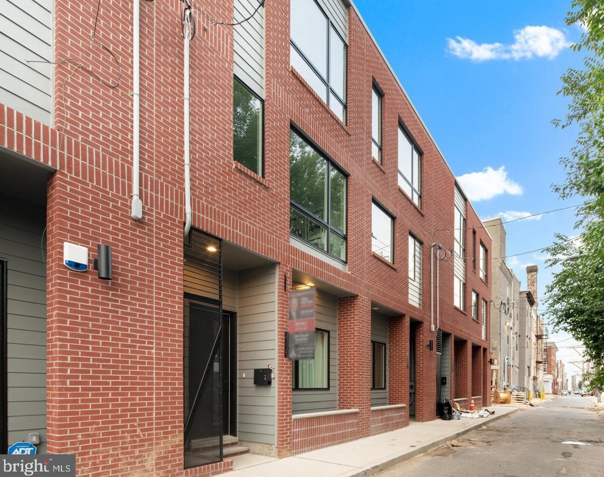 2247 Hope St, Philadelphia, PA 19133