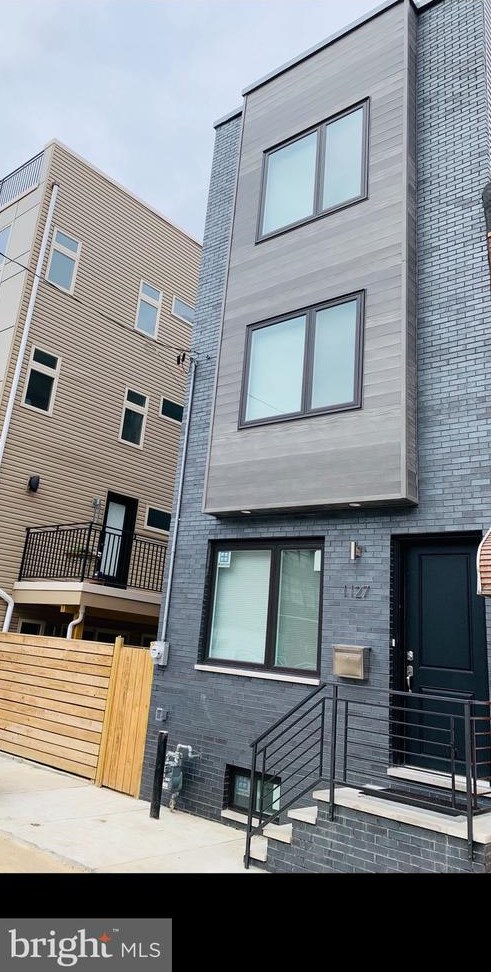 1127 Kimball St, Philadelphia, PA 19147-3801
