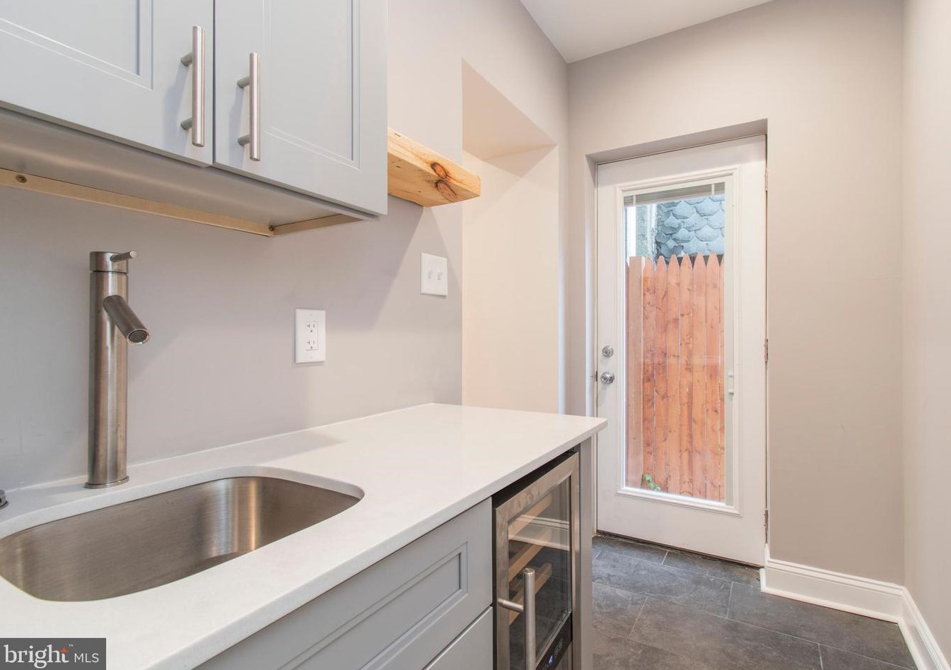 431 Mifflin St, Philadelphia PA  19148-1822 exterior