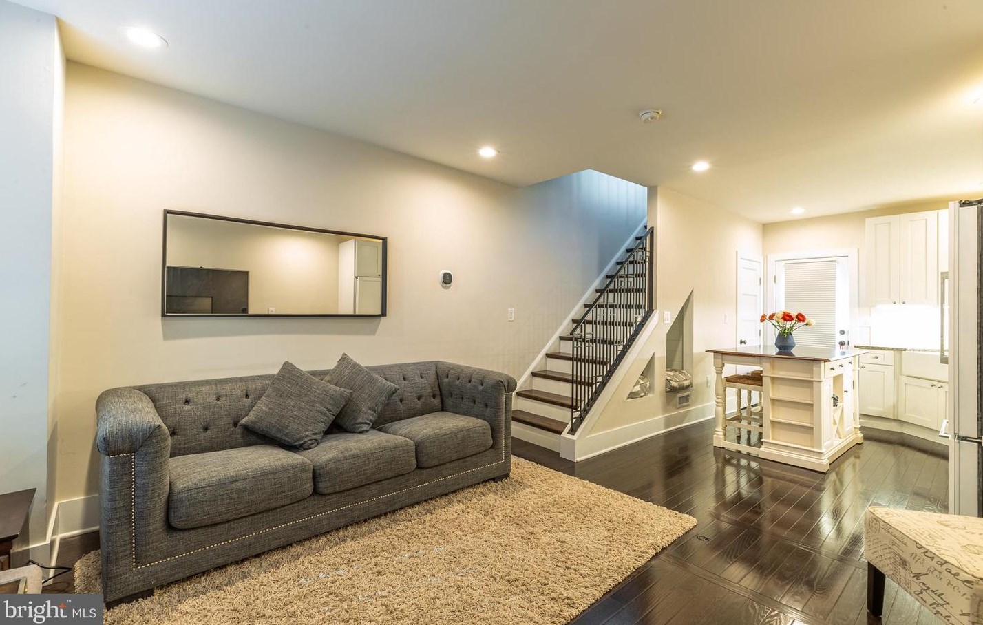 606 Pemberton St, Philadelphia, PA 19147-2117
