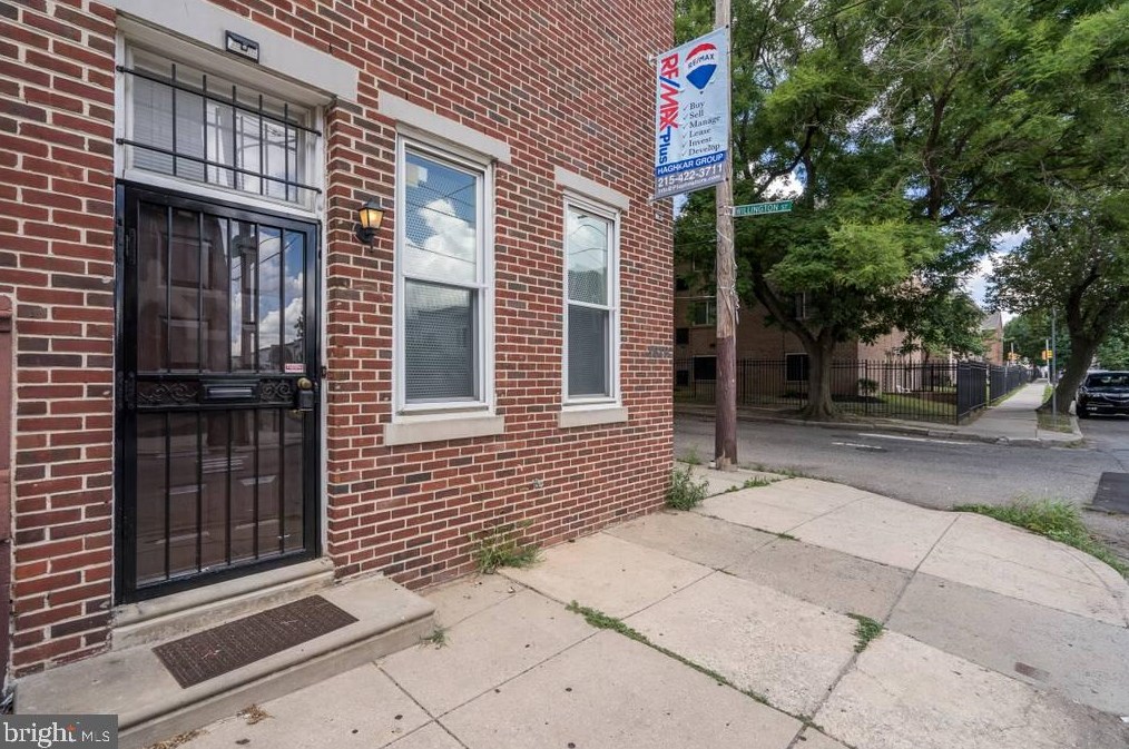 1619 Master St, Philadelphia PA  19121-4245 exterior