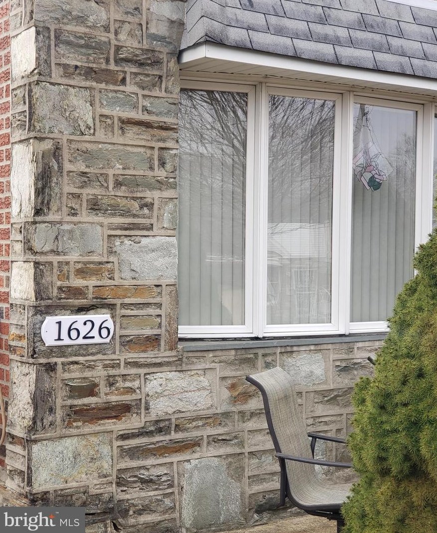 1626 Placid St, Philadelphia, PA 19152-1111