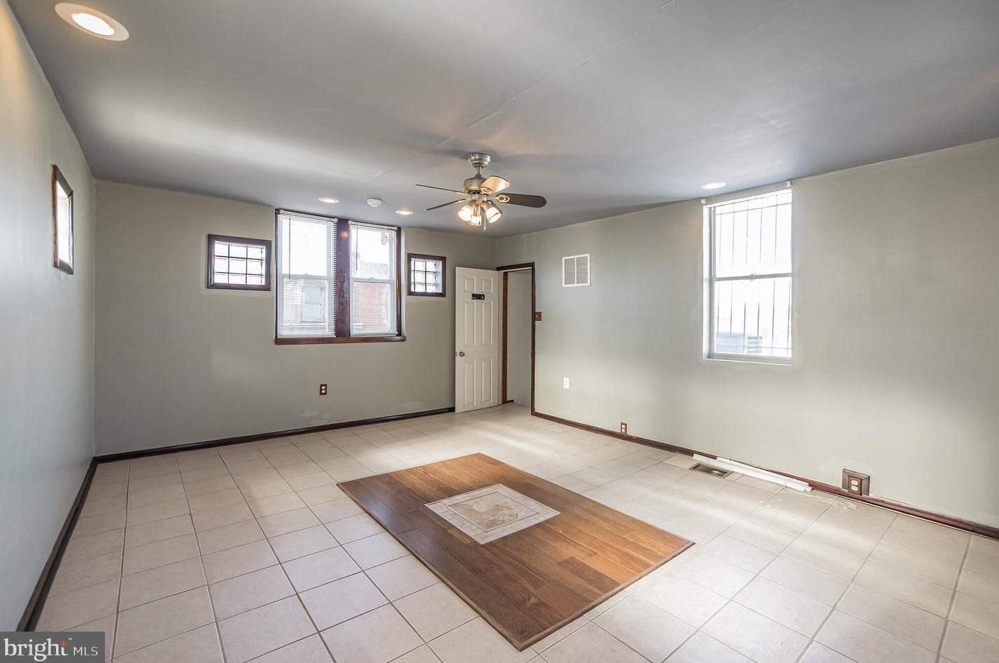 3528 Wharton St, Philadelphia PA 19146-3531 exterior