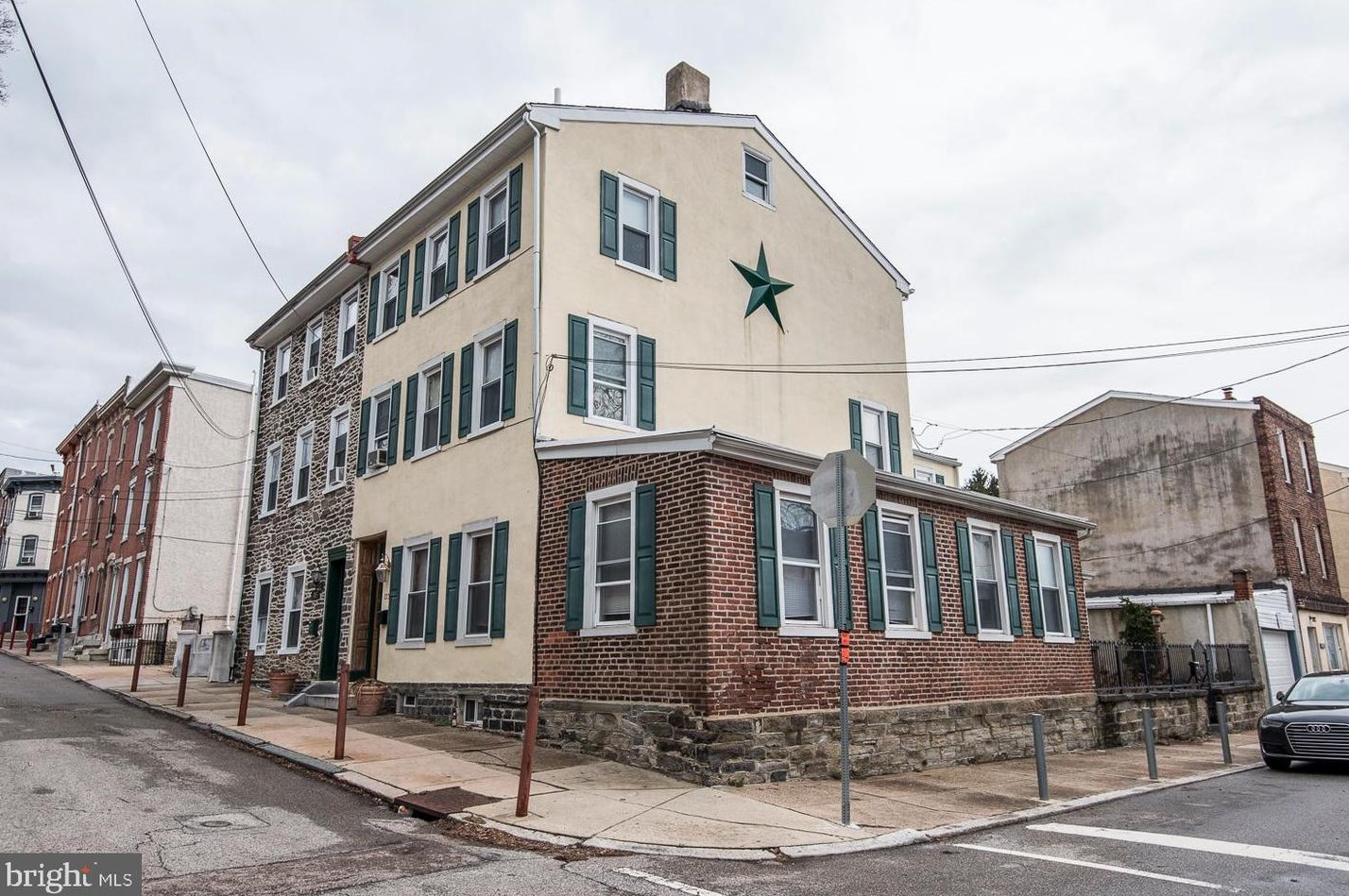 133 Dupont St, Philadelphia, PA 19127-1228