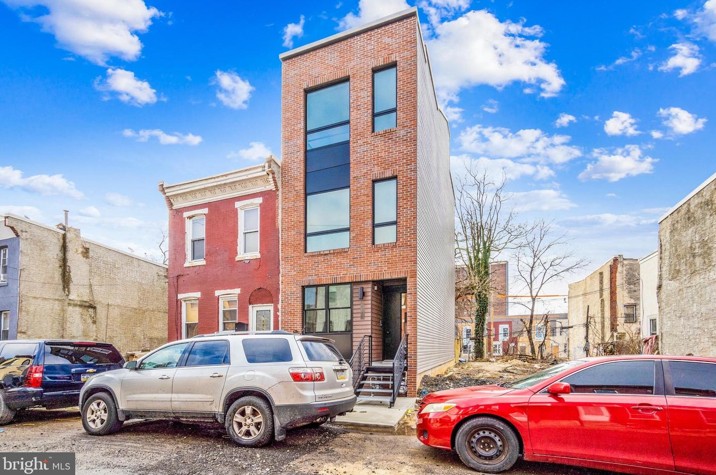 2346 Turner St, Philadelphia, PA 19121-2920