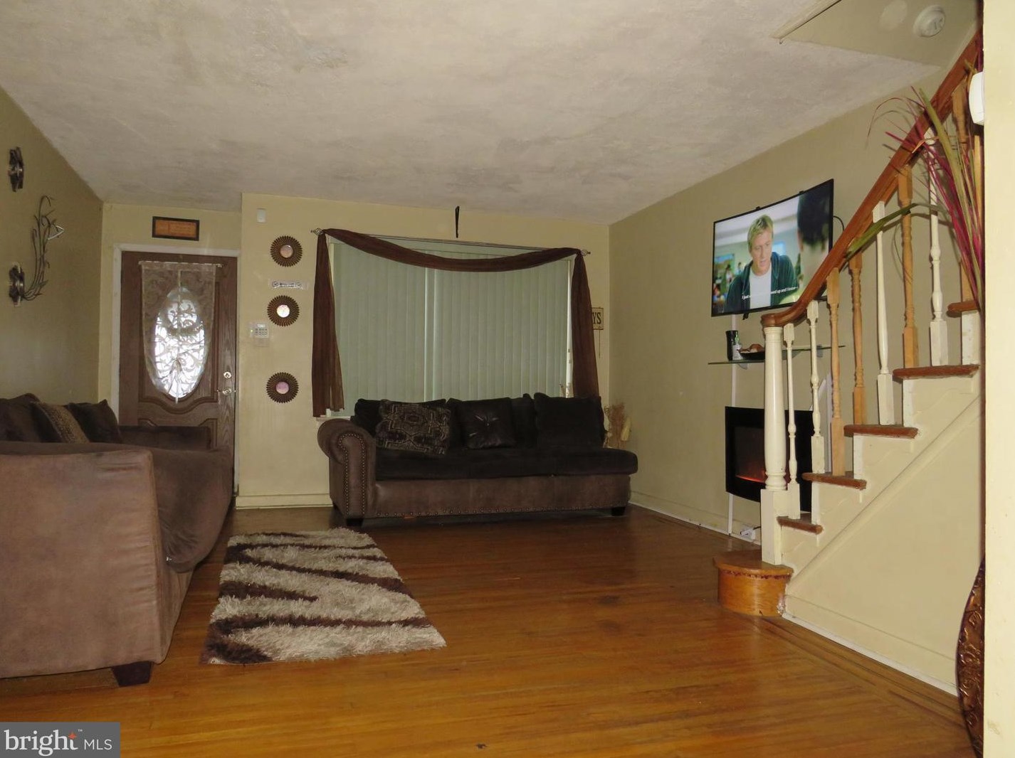 6064 Alma St, Philadelphia, PA 19149-3201