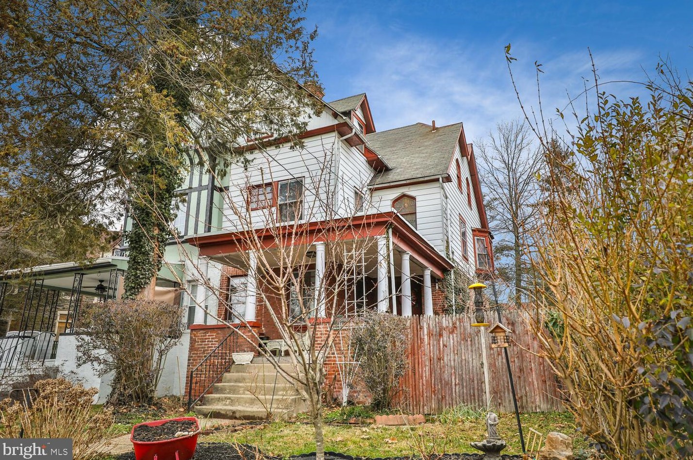 6705 Cresheim Rd, Philadelphia PA  19119-2638 exterior