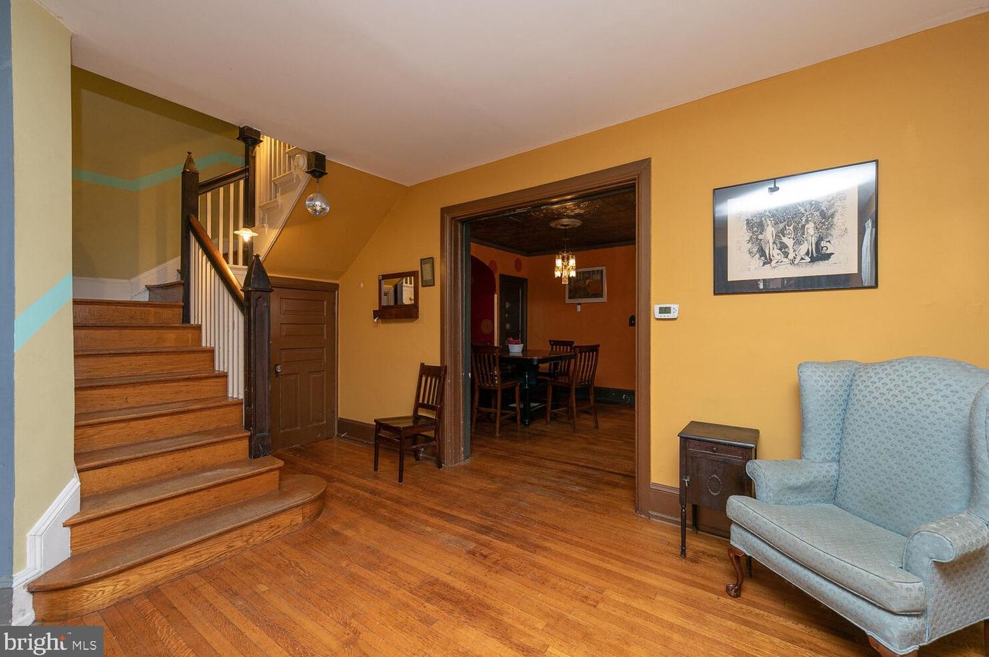 6705 Cresheim Rd, Philadelphia PA  19119-2638 exterior