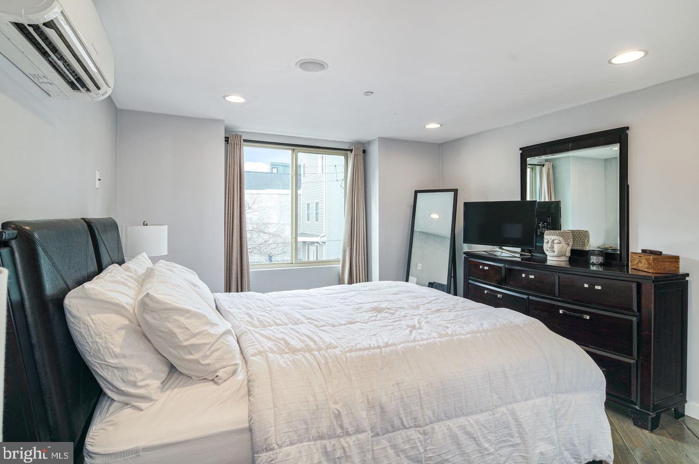 2109 Abigail St, Philadelphia PA 19125-1943 exterior