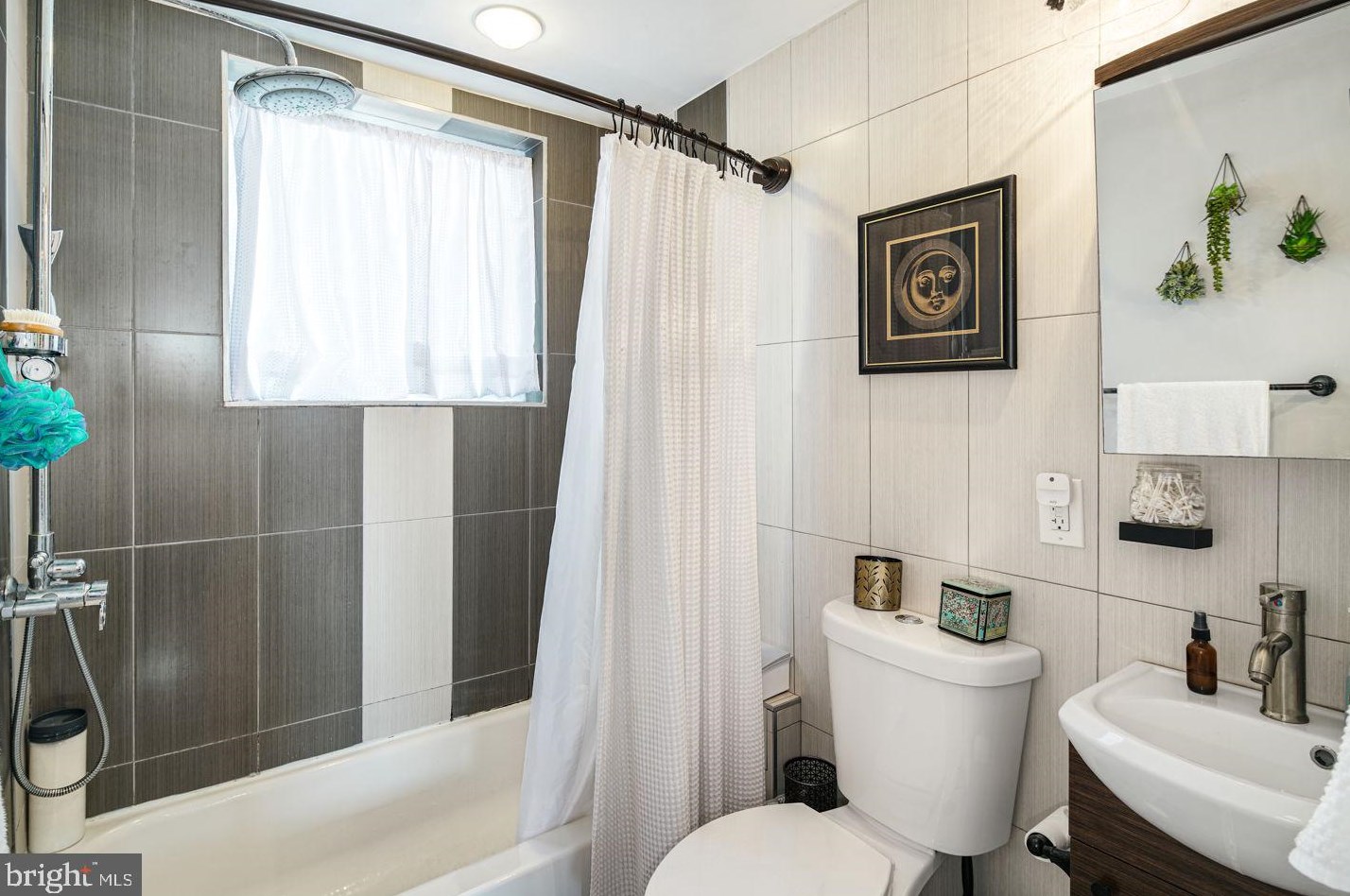 2109 Abigail St, Philadelphia PA 19125-1943 exterior