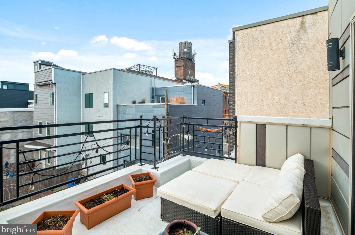 2109 Abigail St, Philadelphia PA 19125-1943 exterior