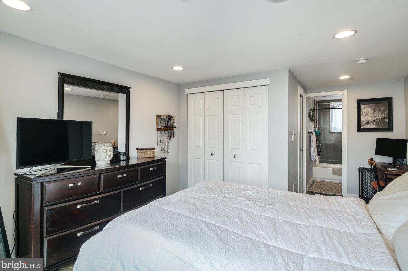 2109 Abigail St, Philadelphia PA 19125-1943 exterior