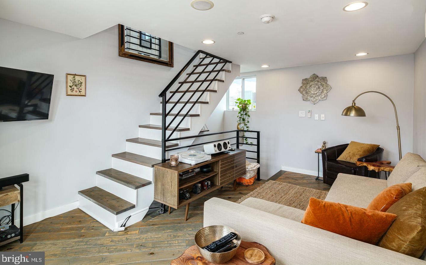 2109 Abigail St, Philadelphia PA 19125-1943 exterior