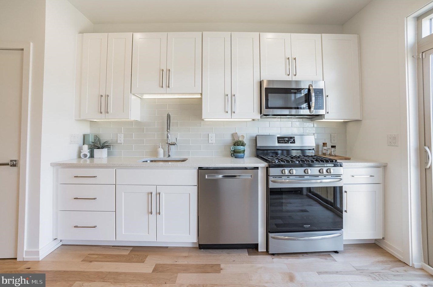 1530 Taylor St, Philadelphia, PA 19146-4012