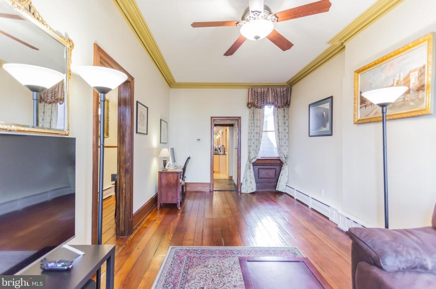 956 Shackamaxon St, Philadelphia, PA 19125-4147